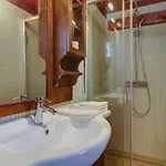 House Victoria 1 By Guide Villa *