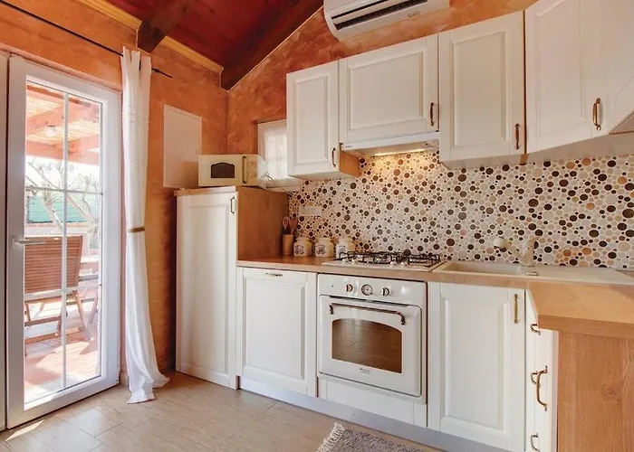 House Victoria 1 By Guide * Nerezine